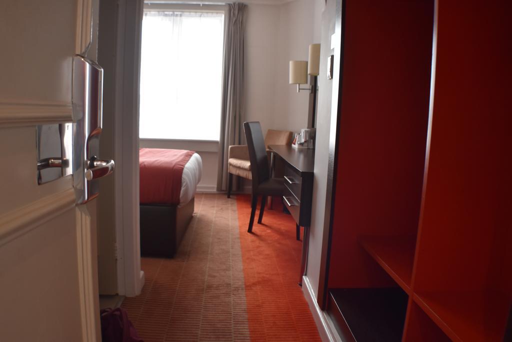The Dragon Hotel Swansea Room photo